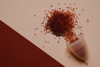 découvrez tout sur les migraines menstruelles : causes, symptômes et solutions pour soulager ces maux de tête récurrents liés au cycle menstruel. apprenez à mieux les gérer pour vivre vos menstruations en toute sérénité.