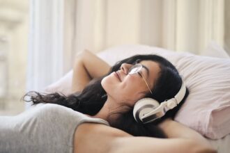 découvrez notre sélection de musique relaxante, conçue pour apaiser l'esprit et favoriser la détente. plongez dans un univers sonore apaisant qui vous aidera à réduire le stress et à améliorer votre bien-être.