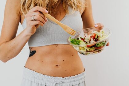 découvrez l'importance de la nutrition post-entraînement pour optimiser vos résultats. apprenez quels aliments choisir pour favoriser la récupération musculaire, recharger vos énergies et améliorer vos performances sportives. obtenez des conseils pratiques pour une alimentation équilibrée après vos séances de sport.