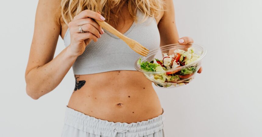 découvrez l'importance de la nutrition post-entraînement pour optimiser vos résultats. apprenez quels aliments choisir pour favoriser la récupération musculaire, recharger vos énergies et améliorer vos performances sportives. obtenez des conseils pratiques pour une alimentation équilibrée après vos séances de sport.