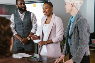 découvrez comment définir des objectifs réalistes qui favorisent une croissance personnelle durable. apprenez des stratégies pratiques pour rester motivé et atteindre vos aspirations sans vous surcharger.