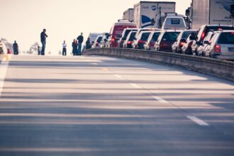découvrez les causes et les solutions de la congestion auriculaire. apprenez comment soulager la pression dans vos oreilles et rétablir votre confort auditif rapidement.
