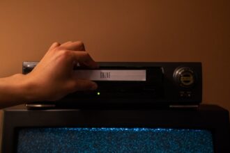 découvrez 'night pause', une expérience unique de détente nocturne alliant sérénité et confort. plongez dans un univers apaisant pour vous ressourcer et échapper au stress quotidien.