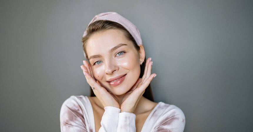 découvrez le secret d'une peau radieuse avec nos conseils et produits essentiels. obtenez un teint éclatant grâce à une routine de soins adaptée et des astuces de beauté infaillibles.