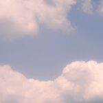 découvrez les causes et les implications d'un écoulement blanc épais. apprenez à reconnaître les symptômes, les traitements possibles et quand consulter un professionnel de santé pour garantir votre bien-être.