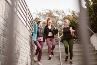 découvrez tout ce que vous devez savoir sur le postpartum, une période cruciale après l'accouchement. nous abordons les défis émotionnels, physiques et les conseils pour un rétablissement serein, afin d'accompagner les nouvelles mamans dans cette transition essentielle.