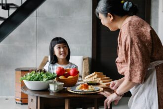 découvrez notre plan de nutrition senior, conçu spécialement pour répondre aux besoins nutritionnels des personnes âgées. profitez de conseils pratiques et de recettes équilibrées pour maintenir votre santé et votre bien-être tout en vieillissant.
