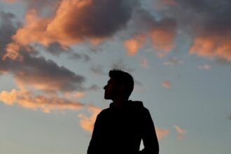 découvrez les poches parodontales, un problème dentaire courant, leurs causes, symptômes et traitements. protégez votre santé bucco-dentaire et apprenez comment prévenir ces infections qui peuvent nuire à vos gencives et à vos dents.