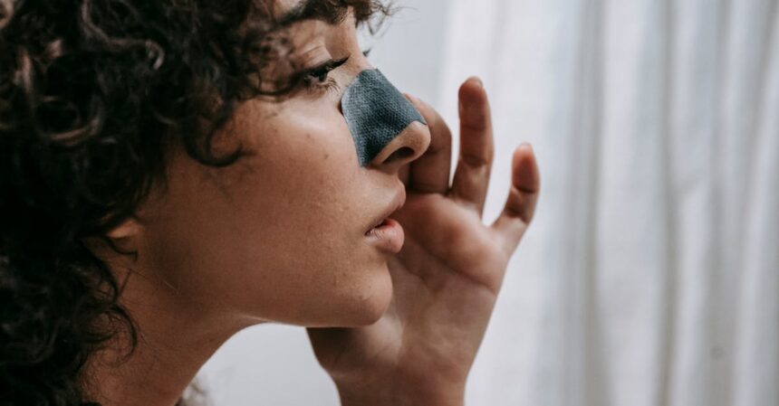 découvrez tout sur les points noirs : causes, prévention et traitements efficaces pour une peau nette et éclatante. apprenez les meilleures astuces pour éliminer les points noirs et éviter leur réapparition.