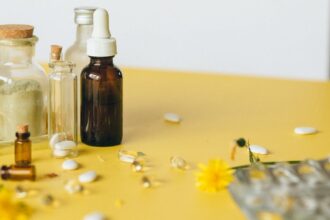 découvrez notre onguent réparateur, un soin apaisant conçu pour favoriser la guérison de la peau. formulé avec des ingrédients naturels, il soulage les irritations et hydrate en profondeur, offrant un confort durable. idéal pour les peaux sensibles et sèches.