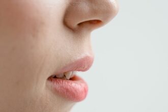 découvrez comment prévenir et traiter les pores obstrués pour une peau éclatante. apprenez les meilleures astuces et produits pour désobstruer vos pores et améliorer la texture de votre peau.