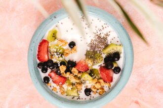 découvrez les superfoods, ces aliments aux multiples bienfaits pour la santé. boostez votre énergie, renforcez votre système immunitaire et améliorez votre bien-être général grâce à des super-aliments riches en nutriments. explorez notre sélection et intégrez-les facilement dans votre alimentation quotidienne !