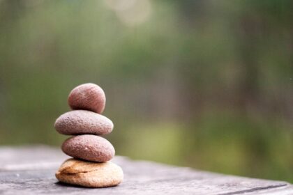 découvrez la méditation, une pratique ancestrale qui favorise le bien-être mental et physique. apprenez à calmer votre esprit, réduire le stress et améliorer votre concentration grâce à des techniques simples et accessibles. transformez votre quotidien avec la méditation.