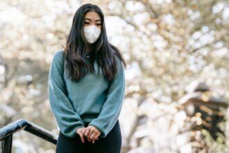 découvrez des conseils pratiques et efficaces pour prévenir les infections respiratoires. adoptez des mesures préventives simples pour protéger votre santé et celle de vos proches face aux virus et bactéries.