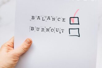 découvrez des stratégies efficaces pour prévenir le burnout et préserver votre bien-être au travail. apprenez à gérer le stress, à équilibrer vie professionnelle et personnelle et à cultiver un environnement sain pour éviter l'épuisement professionnel.
