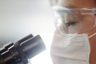 découvrez tout ce qu'il faut savoir sur les analyses de sang : types de tests, attentes, préparations nécessaires et interprétations des résultats pour une meilleure santé.