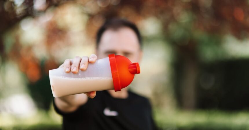 découvrez les bienfaits de la whey protein, une source de protéines de haute qualité, idéale pour optimiser vos performances sportives, favoriser la récupération musculaire et soutenir votre régime alimentaire. parfaite pour les athlètes et ceux qui cherchent à augmenter leur apport en protéines.