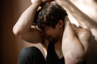 découvrez les rouages fascinants de la psychologie sexuelle, une discipline qui explore les comportements, les désirs et les émotions liés à la sexualité humaine. plongez dans l'analyse des influences culturelles, psychologiques et biologiques sur notre sexualité.
