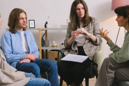 découvrez les bienfaits de la psychothérapie pour améliorer votre bien-être mental et émotionnel. apprenez à surmonter vos défis personnels avec l'aide d'un professionnel qualifié, dans un environnement sûr et accueillant.