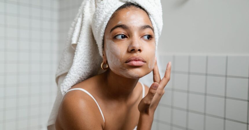découvrez les secrets d'une peau éclatante avec nos conseils de soins, astuces maquillage et recettes naturelles. obtenez un teint radieux et lumineux qui attire tous les regards.