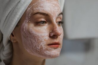 découvrez des astuces et des conseils pour obtenir une peau radieuse et lumineuse. apprenez à améliorer votre routine de soins, à choisir les bons produits et à adopter des habitudes saines pour révéler l'éclat naturel de votre peau.