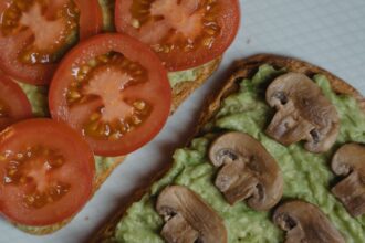 découvrez des recettes végétariennes faciles à préparer, savoureuses et saines ! que vous soyez un cuisinier débutant ou un expert, ces recettes simples vous permettront de savourer des plats délicieux tout en respectant un régime sans viande.