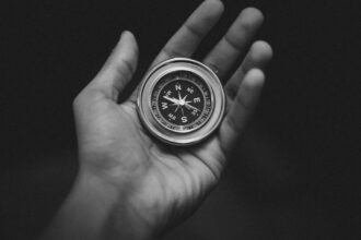 découvrez votre quête personnelle et explorez les chemins qui mènent à la réalisation de vos rêves. un voyage introspectif qui vous aidera à mieux comprendre vos désirs et motivations.