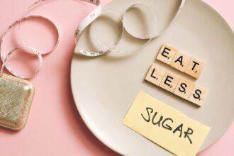 découvrez comment réduire la consommation de sucre dans votre alimentation grâce à des conseils pratiques, des alternatives saines et des recettes délicieuses. améliorez votre santé tout en savourant des mets savoureux !