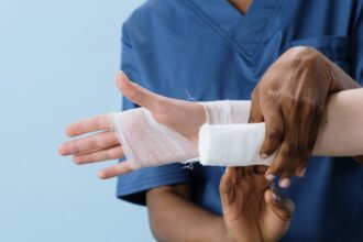 découvrez nos méthodes innovantes de réhabilitation de la main pour retrouver mobilité et force. nos programmes personnalisés sont conçus pour aider les patients à récupérer rapidement après une blessure ou une intervention chirurgicale.