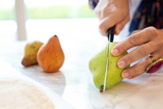 découvrez les régimes hypoglycémiques, conçus pour stabiliser la glycémie et améliorer la santé métabolique. explorez des recettes délicieuses et des conseils pratiques pour adopter ce mode alimentaire bénéfique.