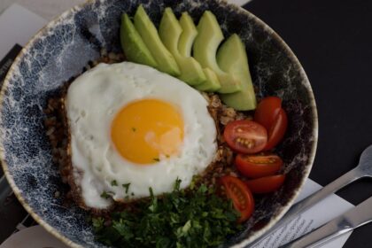 découvrez les régimes riches en protéines, idéaux pour optimiser votre santé, augmenter votre masse musculaire et améliorer votre bien-être général. apprenez à intégrer efficacement les protéines dans votre alimentation quotidienne pour atteindre vos objectifs fitness.