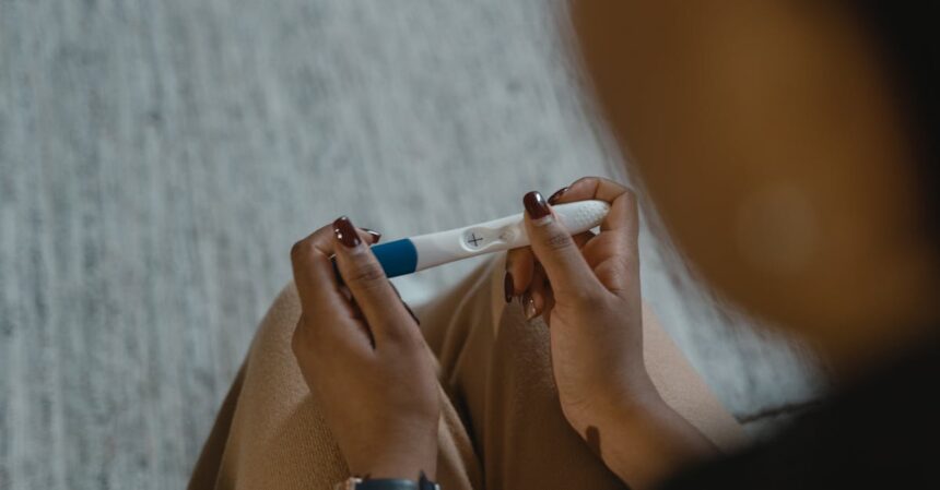 découvrez les signes de grossesse qui peuvent vous aider à reconnaître les premiers symptômes. apprenez à identifier les changements dans votre corps et à mieux comprendre cette expérience unique.