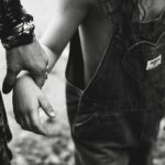 découvrez les relations fusionnelles : une exploration des dynamiques intenses et des connexions profondes entre partenaires. apprenez comment ces liens peuvent évoluer, les défis qu'ils posent et les secrets pour créer un équilibre sain dans vos relations.