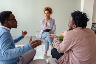 découvrez les stratégies efficaces de résolution de conflits pour améliorer vos relations personnelles et professionnelles. apprenez à gérer les désaccords, à favoriser la communication et à transformer les tensions en opportunités de croissance.