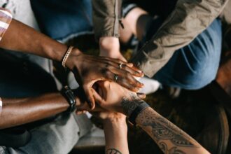 découvrez l'importance du respect mutuel dans les relations personnelles et professionnelles. apprenez à cultiver un environnement harmonieux et productif grâce à des valeurs de compréhension et d'empathie.
