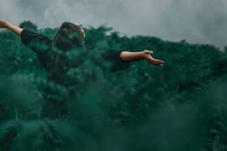 découvrez l'importance de la respiration pour votre bien-être physique et mental. apprenez des techniques de respiration qui favorisent la relaxation, améliorent la concentration et renforcent votre santé globale.