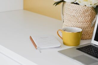 découvrez comment une routine matinale efficace peut transformer vos journées. apprenez des astuces pour dynamiser votre réveil, améliorer votre concentration et booster votre productivité dès le matin.
