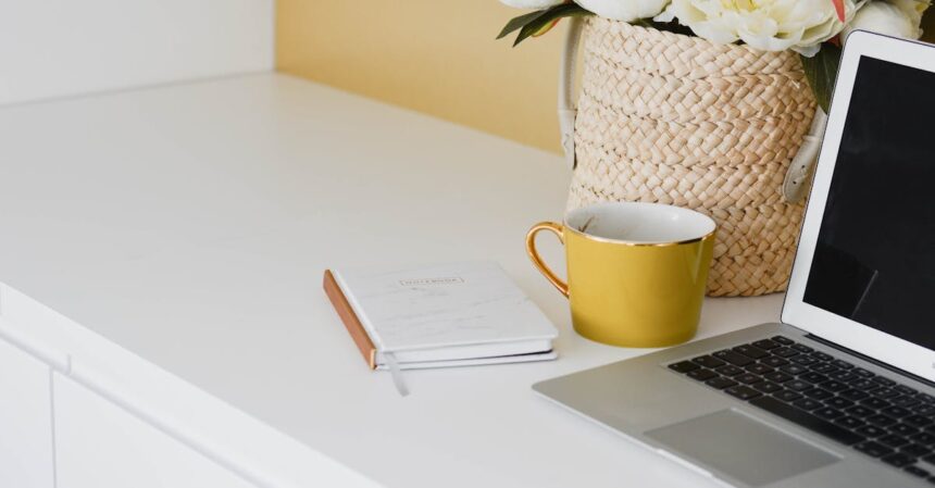 découvrez comment une routine matinale efficace peut transformer vos journées. apprenez des astuces pour dynamiser votre réveil, améliorer votre concentration et booster votre productivité dès le matin.