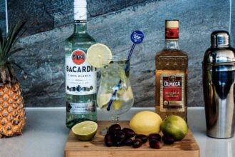 découvrez bacardi, la célèbre marque de rhum originaire de cuba, reconnue pour sa qualité exceptionnelle et son goût distinctif. explorez ses différentes variétés, ses cocktails emblématiques et plongez dans l'univers festif qui entoure cette icône des spiritueux.