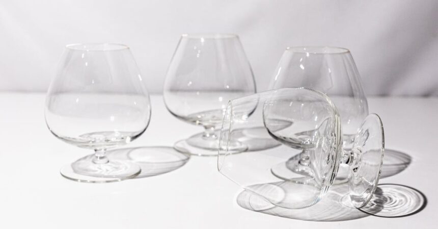découvrez l'exception du rhum vieilli, une expérience riche en saveurs et en arômes. explorez les nuances de bois et de fruits qui se marient parfaitement dans chaque gorgée, offrant une profondeur et un caractère uniques. idéal pour les amateurs de spiritueux raffinés.