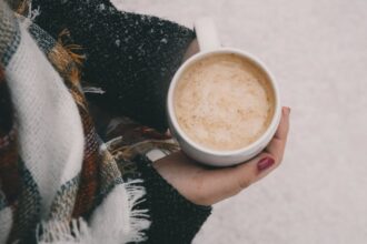 découvrez l'univers fascinant du froid, ses effets sur notre environnement, notre santé et les technologies qui en découlent. plongez dans les mystères des températures glaciales et apprenez comment elles influencent notre quotidien.