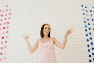 découvrez notre collection de robes de maternité élégantes et confortables, conçues pour mettre en valeur votre silhouette tout en vous offrant un maximum de confort pendant cette période spéciale. idéales pour toutes les occasions, nos robes vous accompagnent tout au long de votre grossesse.