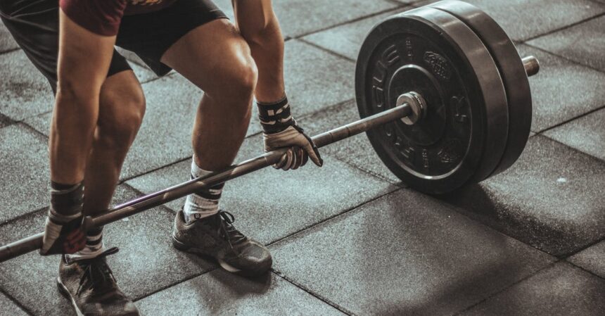 découvrez l'univers de l'haltérophilie : entraînements, conseils, techniques et bienfaits pour développer votre force physique et améliorer votre condition physique. rejoignez-nous pour atteindre vos objectifs de remise en forme grâce à cette discipline passionnante !