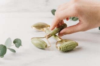 découvrez notre guide complet sur les soins de la peau. apprenez les meilleures routines, produits et conseils pour nourrir, hydrater et protéger votre peau, quel que soit votre type de peau.