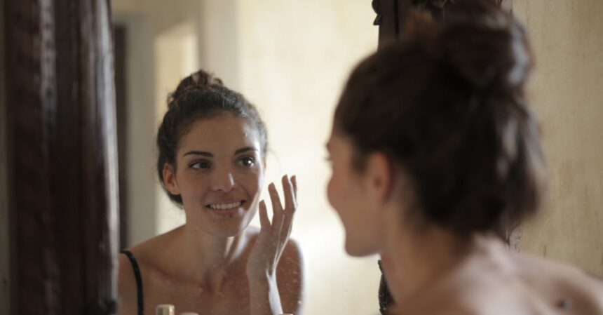 découvrez notre gamme de soins pour la peau, conçue pour nourrir, hydrater et revitaliser votre épiderme. des produits adaptés à tous types de peaux pour un teint éclatant et en pleine santé!