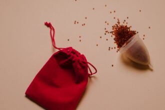 découvrez l'importance de la santé menstruelle, des conseils pratiques pour mieux comprendre votre cycle, des informations sur les produits hygiéniques et des ressources pour améliorer le bien-être pendant vos règles.