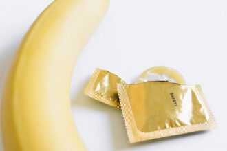 découvrez l'importance de la sécurité sexuelle pour protéger votre bien-être et celui de vos partenaires. apprenez des conseils pratiques et des ressources essentielles pour pratiquer des relations saines et respectueuses.