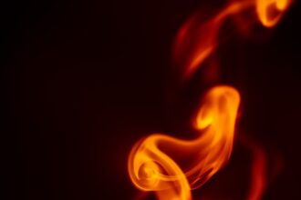 découvrez les causes de la sensation de brûlure, de l'inconfort aux problèmes de santé sous-jacents. informez-vous sur les symptômes et les traitements pour soulager cette sensation et améliorer votre bien-être.