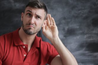 découvrez les causes, symptômes et traitements de la congestion auriculaire. apprenez comment soulager cette sensation désagréable et améliorer votre confort auditif avec des conseils pratiques et des remèdes efficaces.