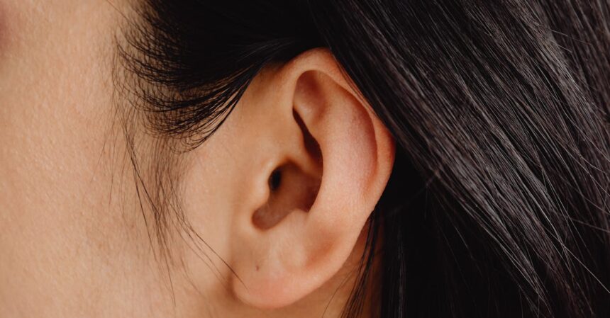 découvrez les causes, symptômes et traitements du blocage de l'oreille. apprenez comment soulager l'inconfort et restaurer votre audition grâce à des conseils pratiques et des solutions efficaces.